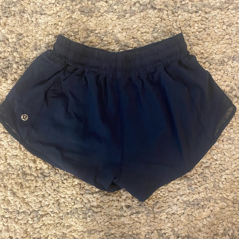 *SOLD* Lululemon hotty hot II shorts “true navy” 2.5”
